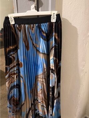 Multicolored pleated skirt